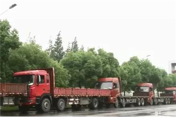 火爆！紡織原材料價格大漲60%，貨車排長隊搶購！紡織業訂單大量回流，企業滿負荷運轉